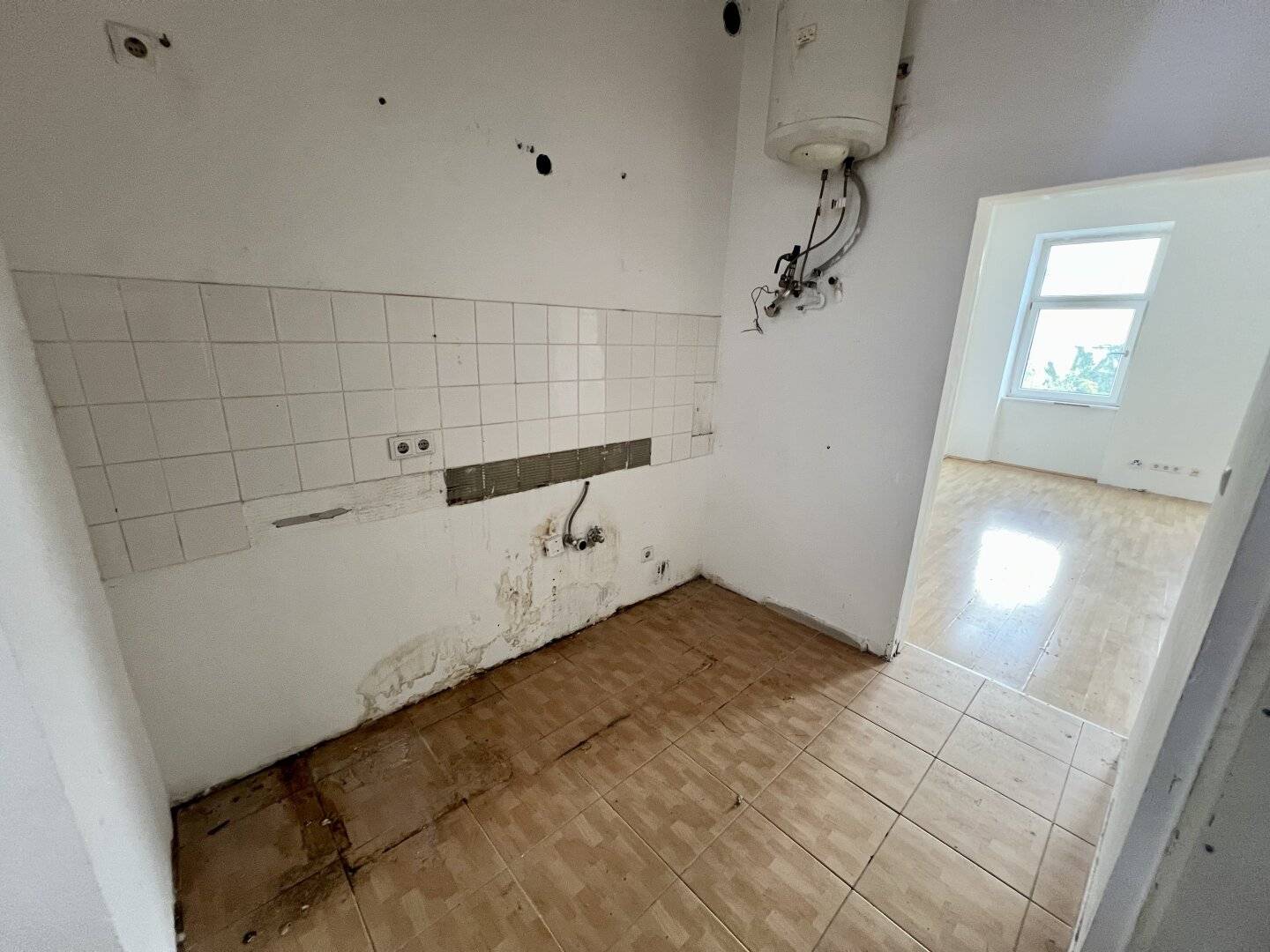 Günstige 2,5 - Zimmer Wohnung im neu sanierten Haus - WG-tauglich!