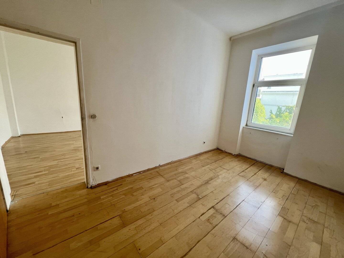 Günstige 2,5 - Zimmer Wohnung im neu sanierten Haus - WG-tauglich!
