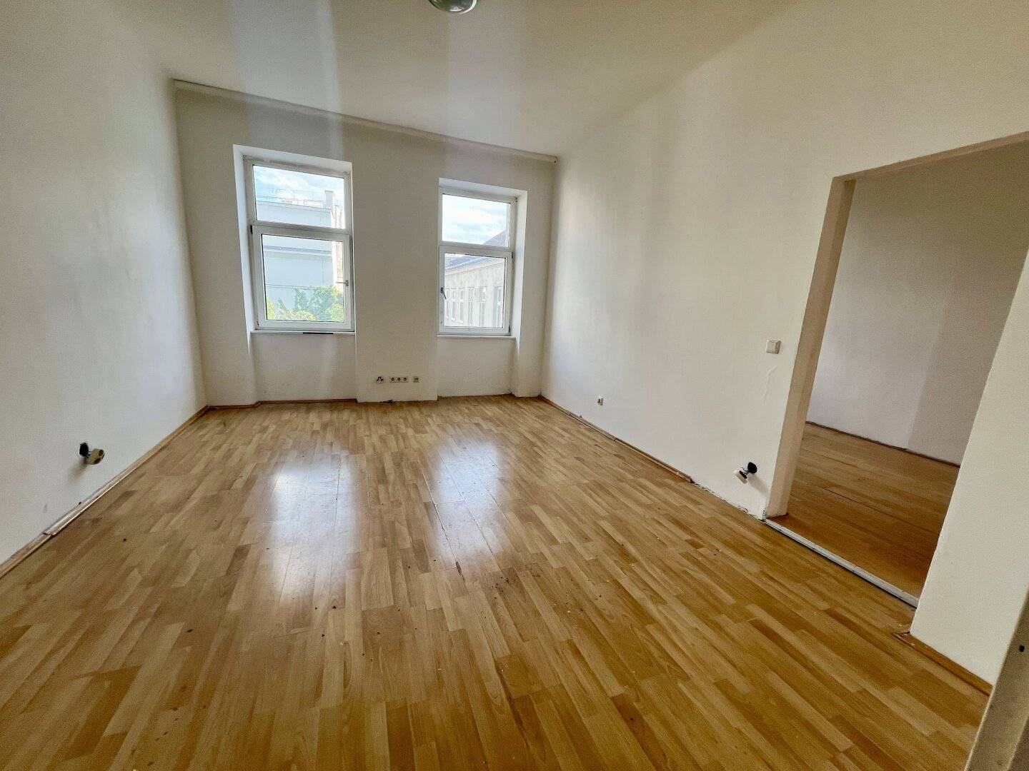 Günstige 2,5 - Zimmer Wohnung im neu sanierten Haus - WG-tauglich!