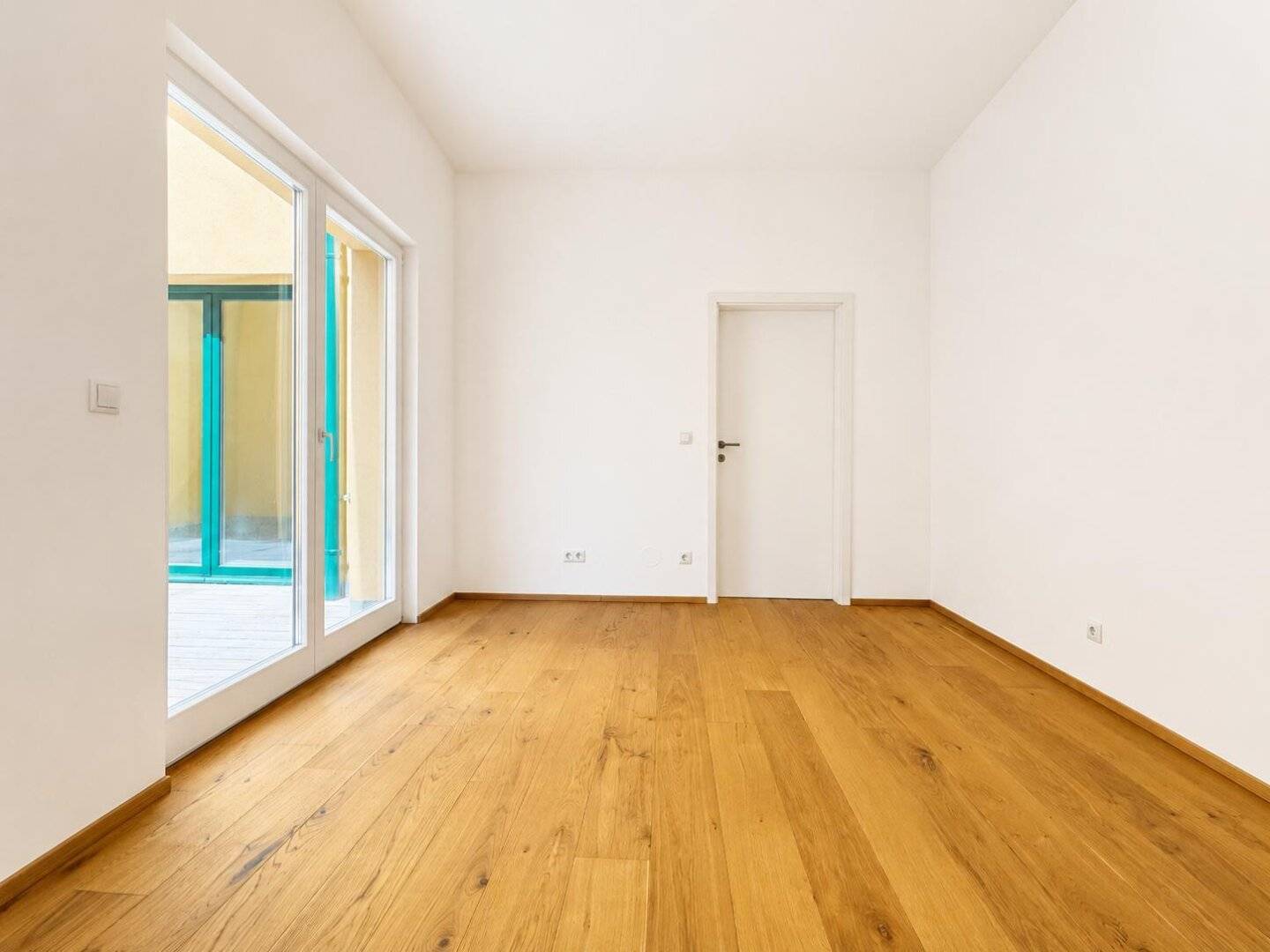 Modernes Büro mit Terrasse in Baden – 69m² Erstbezug, Terrasse, Fußbodenheizung!