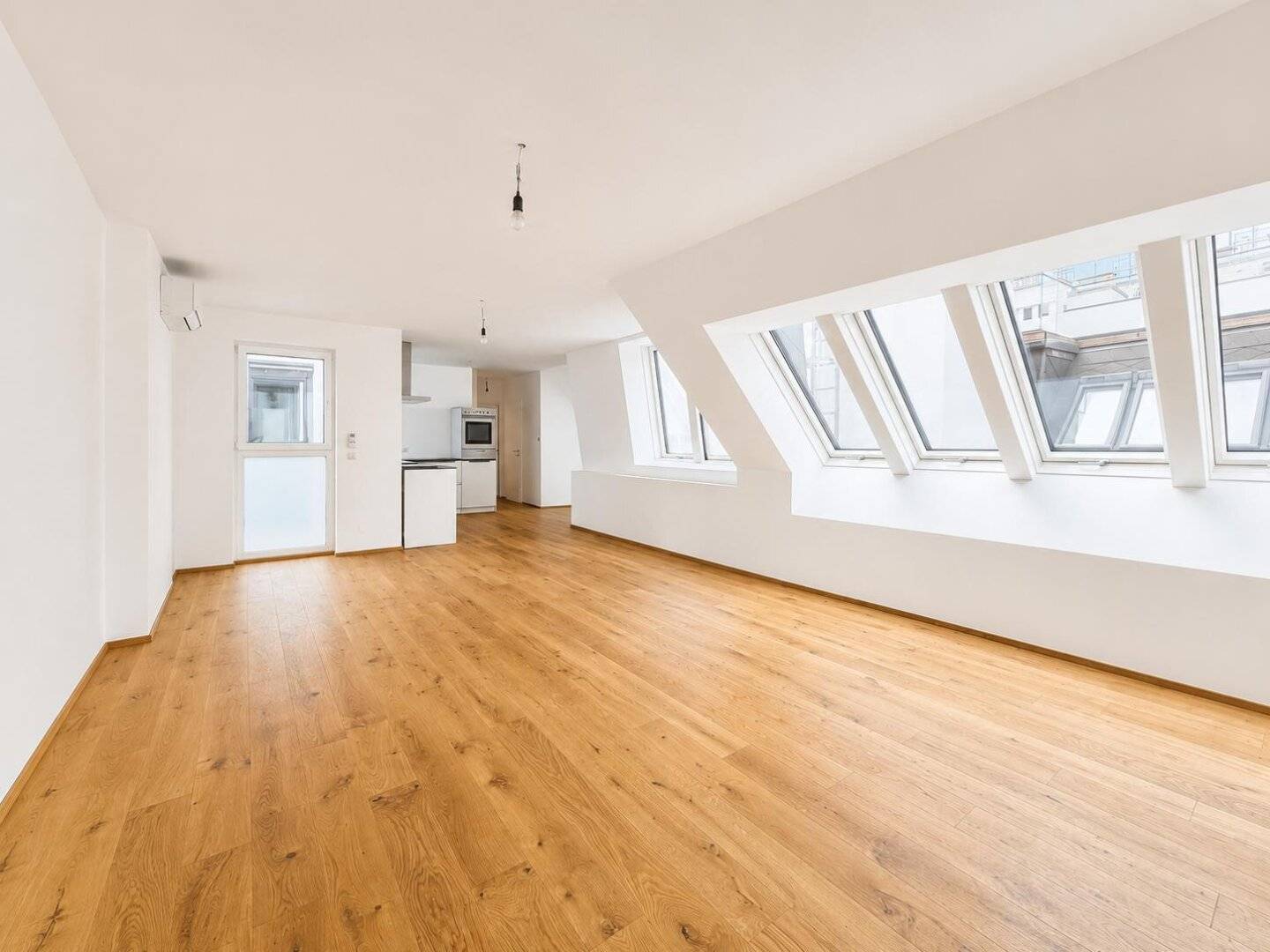 Moderne Dachgeschoßwohnung mit großzügigen Freiflächen