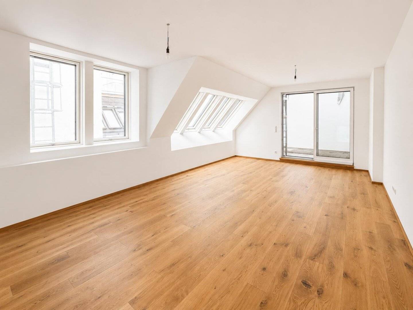 Moderne Dachgeschoßwohnung mit großzügigen Freiflächen