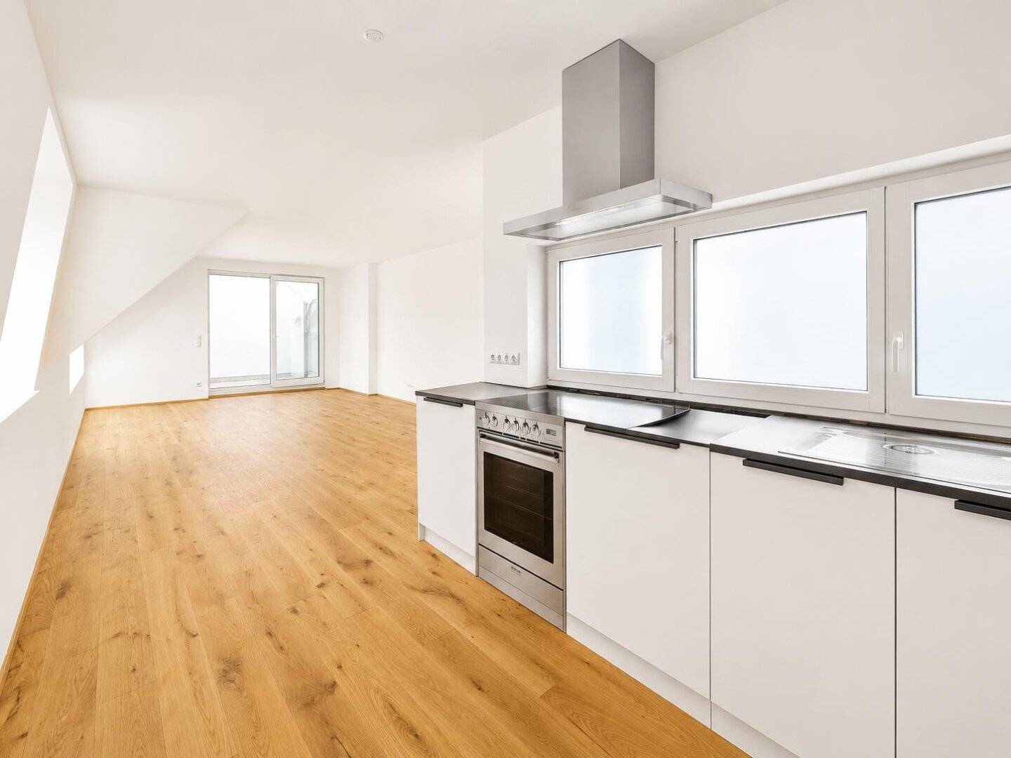 Moderne Dachgeschoßwohnung mit großzügigen Freiflächen