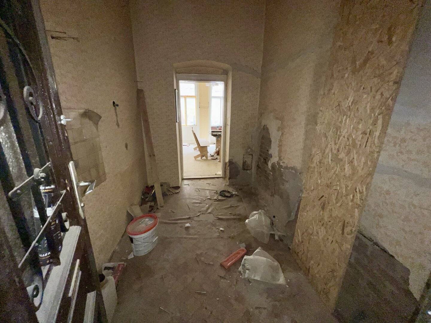 Schnäppchen 1,5 Zimmer-Altbauwohnung im 1ten Liftstock eines generalsanierten Hauses - mit Airbnb-Möglichkeit!
