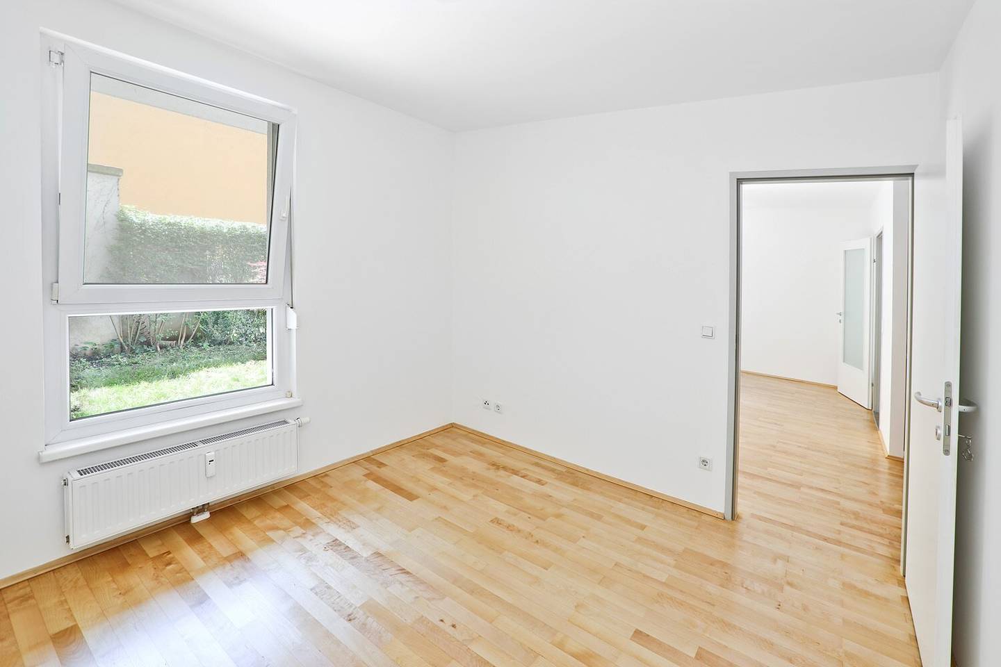 Südseitige 2 Zimmerwohnung in absoluter Ruhelage bei U4/U6