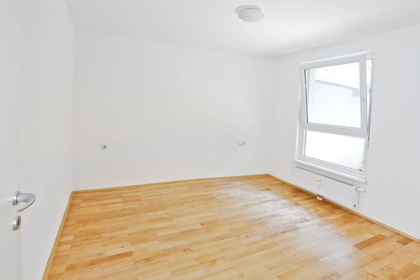 Südseitige 2 Zimmerwohnung in absoluter Ruhelage bei U4/U6