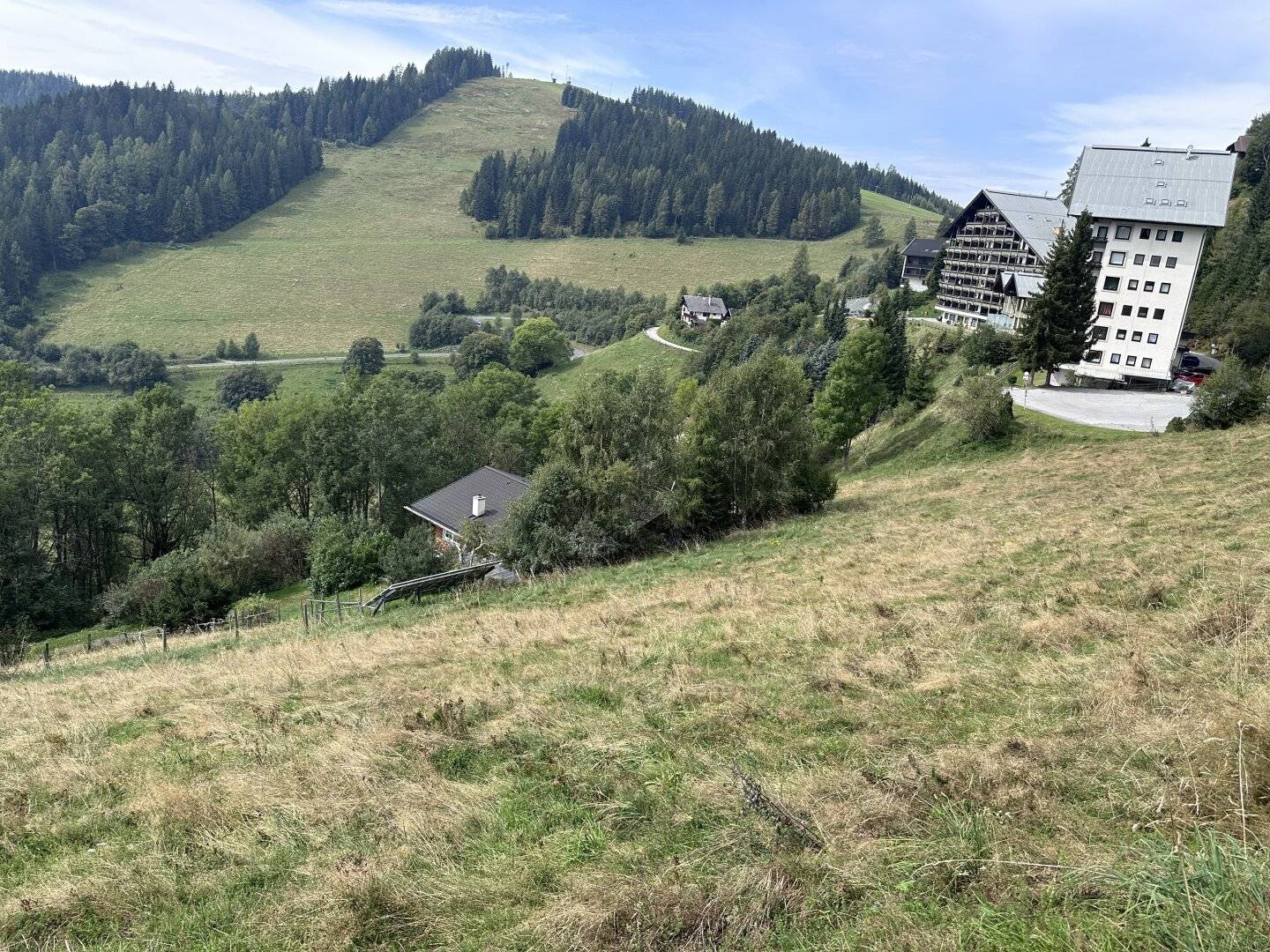 "Sonnenverwöhntes Grundstück in Traumlage und vielseitigem Potenzial!