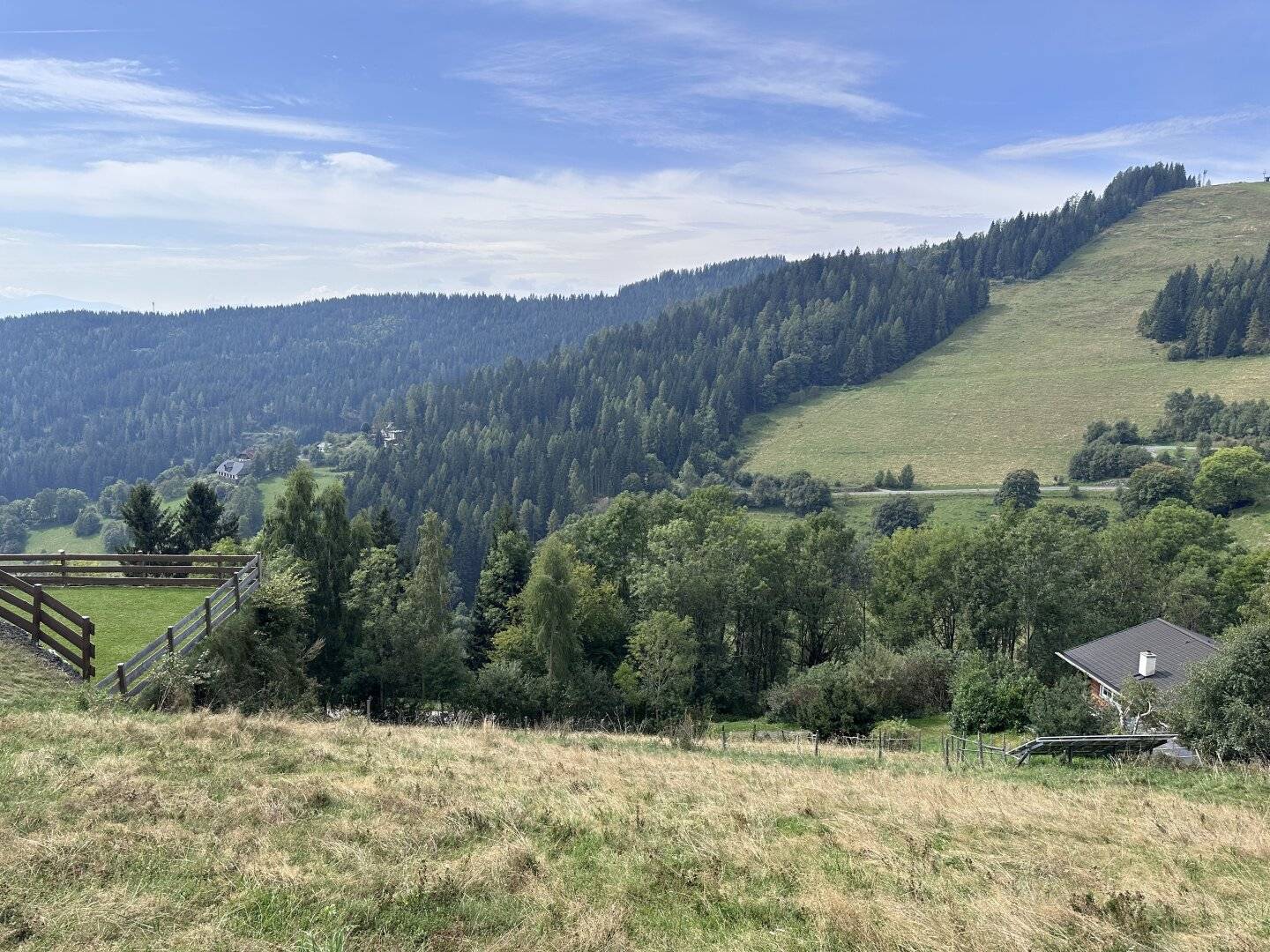 "Sonnenverwöhntes Grundstück in Traumlage und vielseitigem Potenzial!