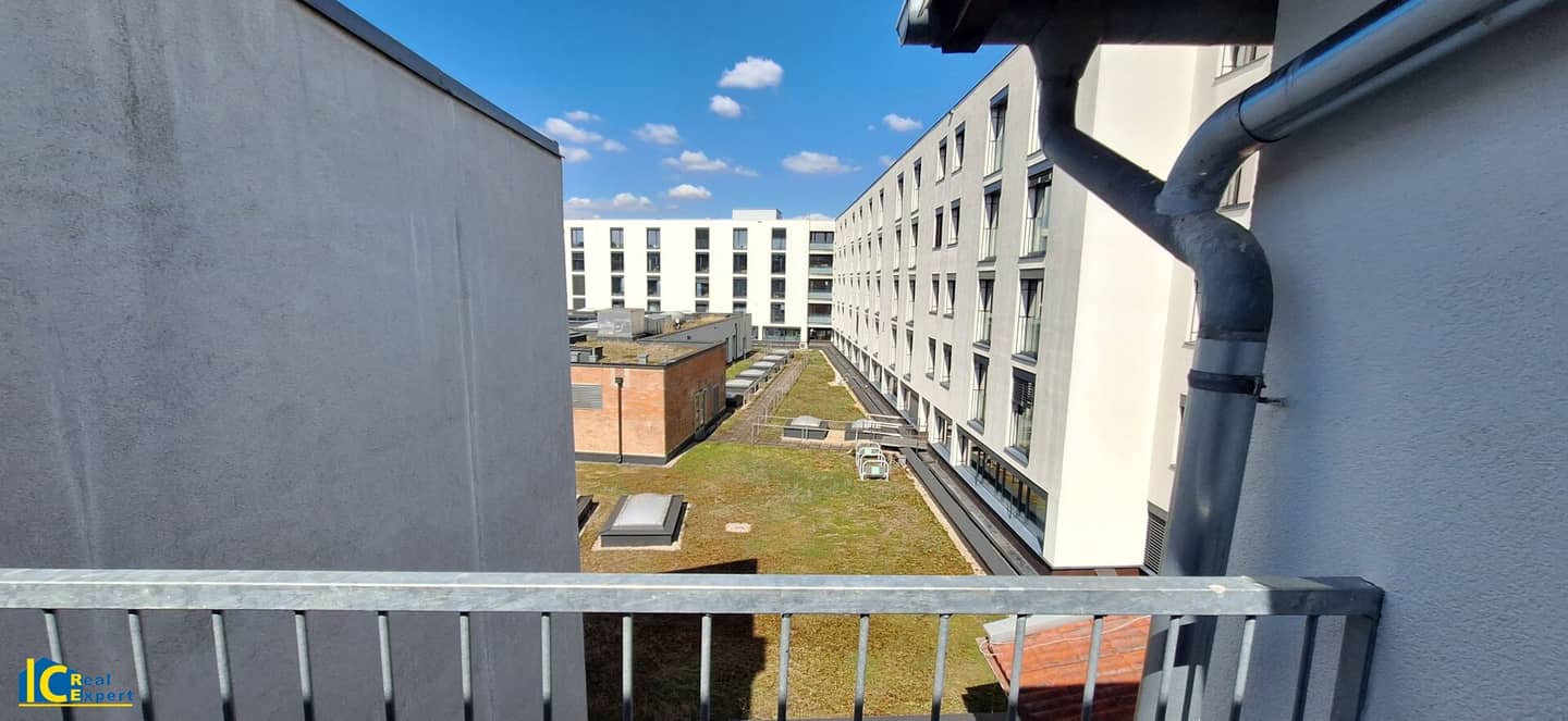 Großzügige 4 Zimmer DG Wohnung mit Balkon