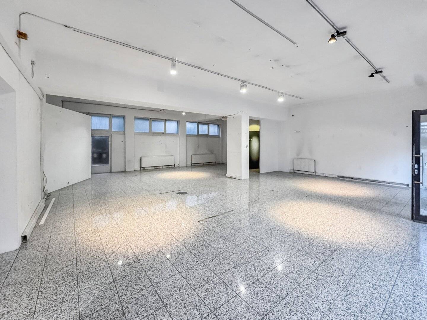 85m2 rechteckiges Geschäftslokal / Büro / Praxis In der Nordbahnstraße