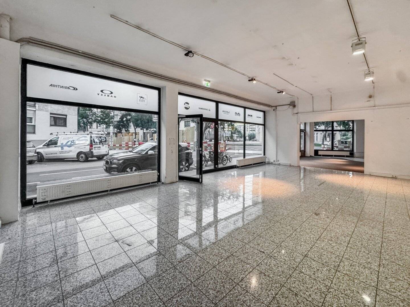 Großes Geschäftslokal / Büro / Praxis In der Nordbahnstraße