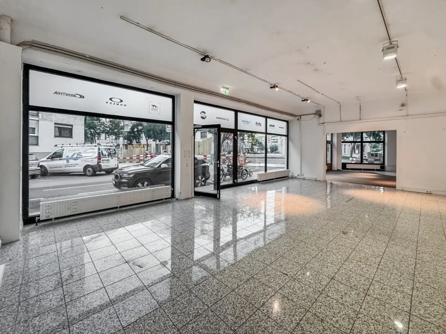 Großes Geschäftslokal / Büro / Praxis In der Nordbahnstraße