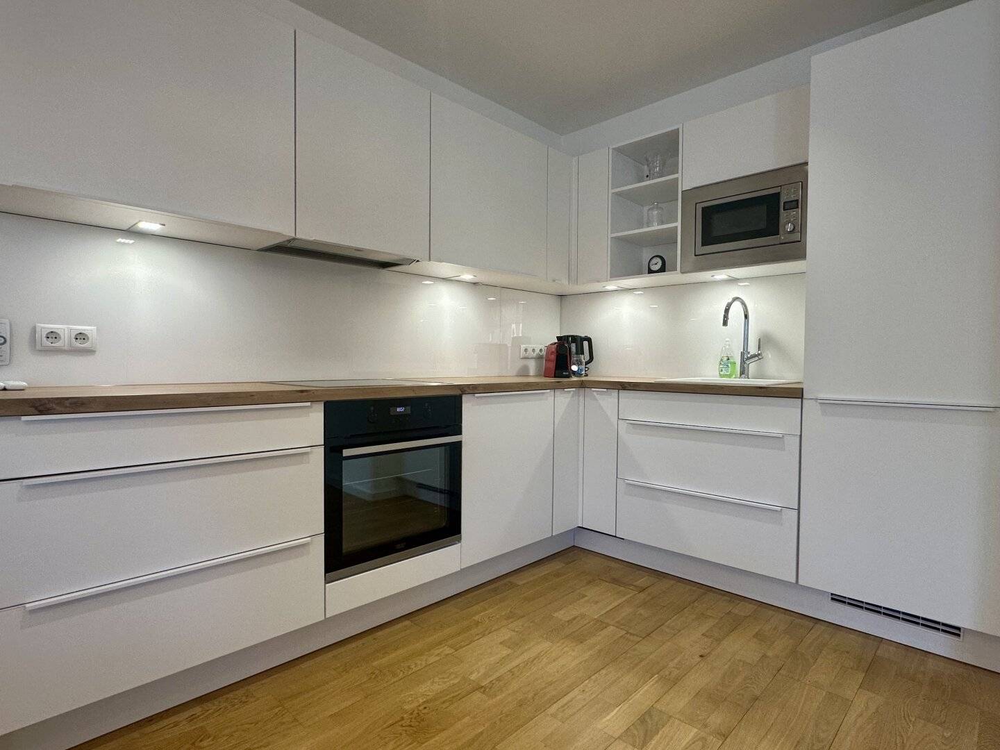 PROVISIONSFREI | Generalsanierte 2-Zimmer-Wohnung mit Sonnenbalkon, Klimaanlage & Lift