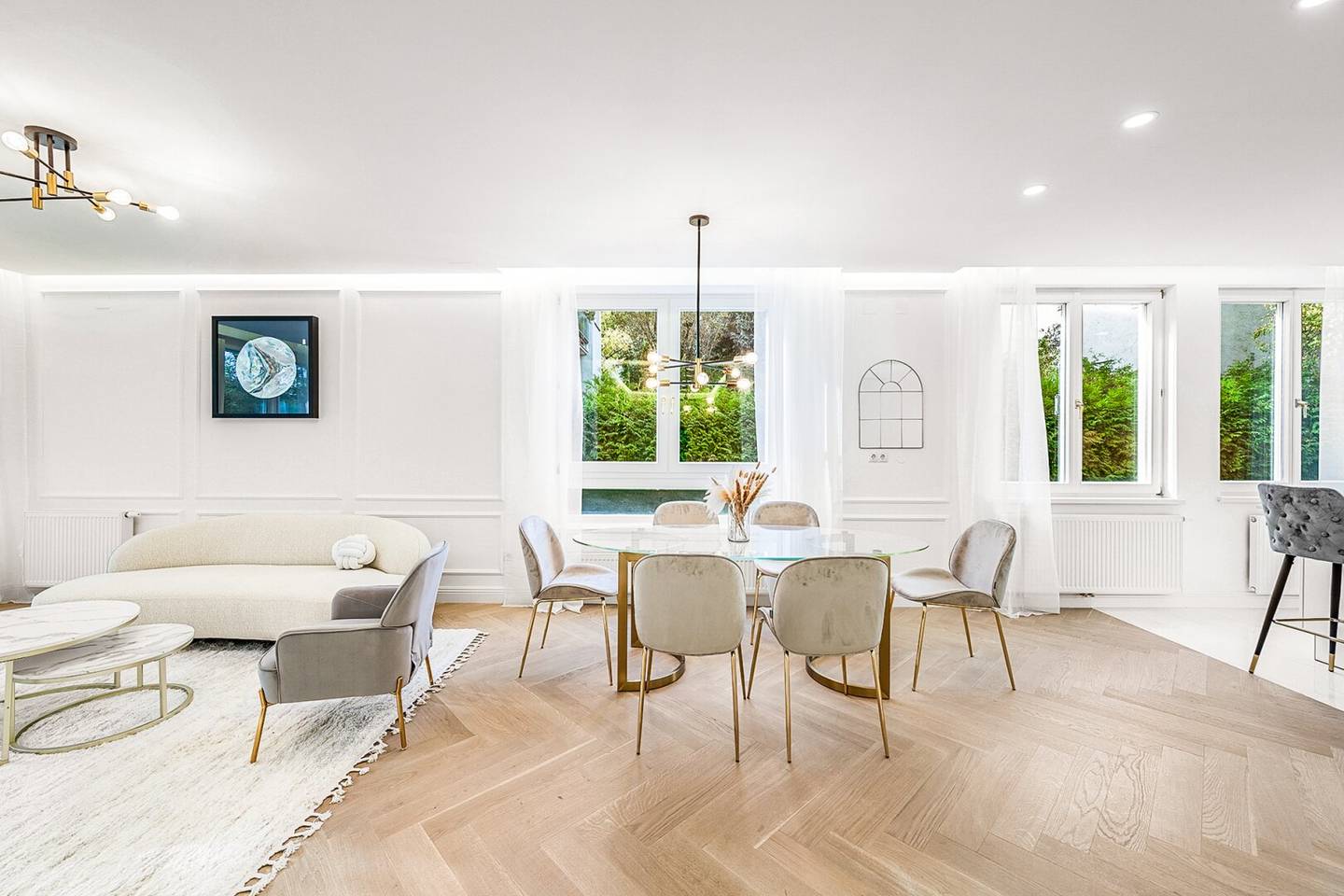Vermietet bis 01.06.2027! - Sonnige, moderne Terrassen-Wohnung mit herrlichem Garten und Indoor-Pool