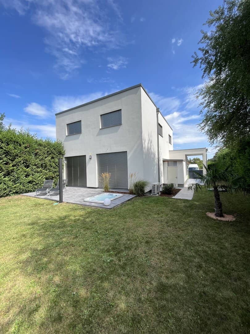 Moderne Neubauvilla mit Whirlpool im Herzen Wiener Neudorfs (Provisionsfrei)