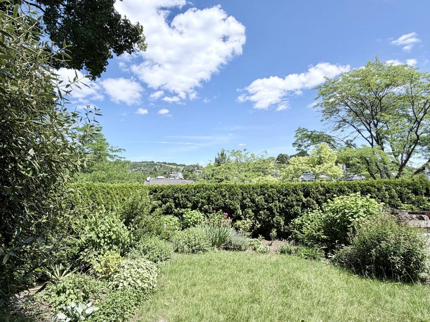 GARTEN-MAISONETTE MIT HAUSCHARAKTER IN BEGEHRTER DÖBLINGER GRÜNLAGE