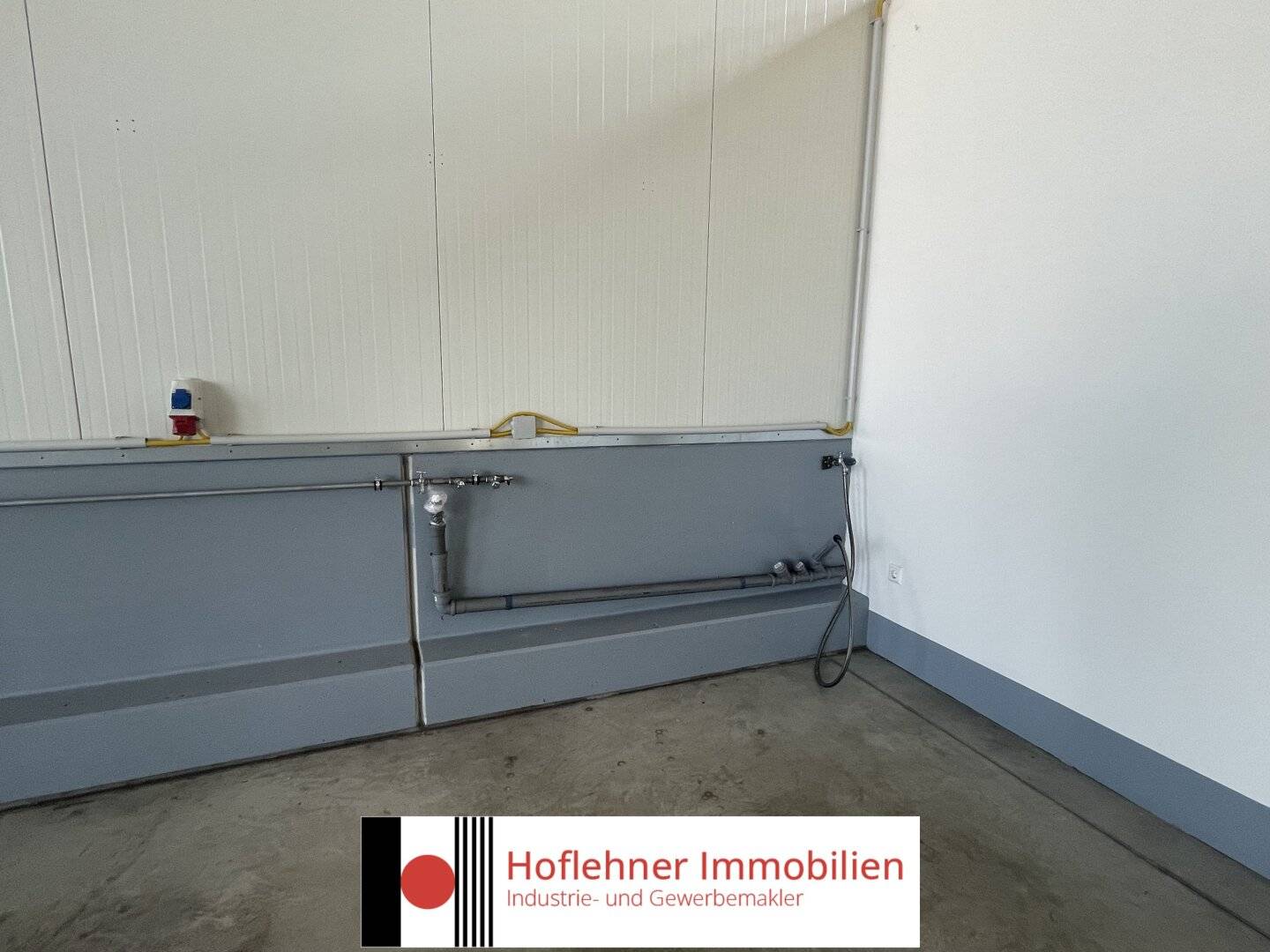 466m2 Halle | 150m2 Büro | 3 Stellplätze inklusive | Baujahr 2023