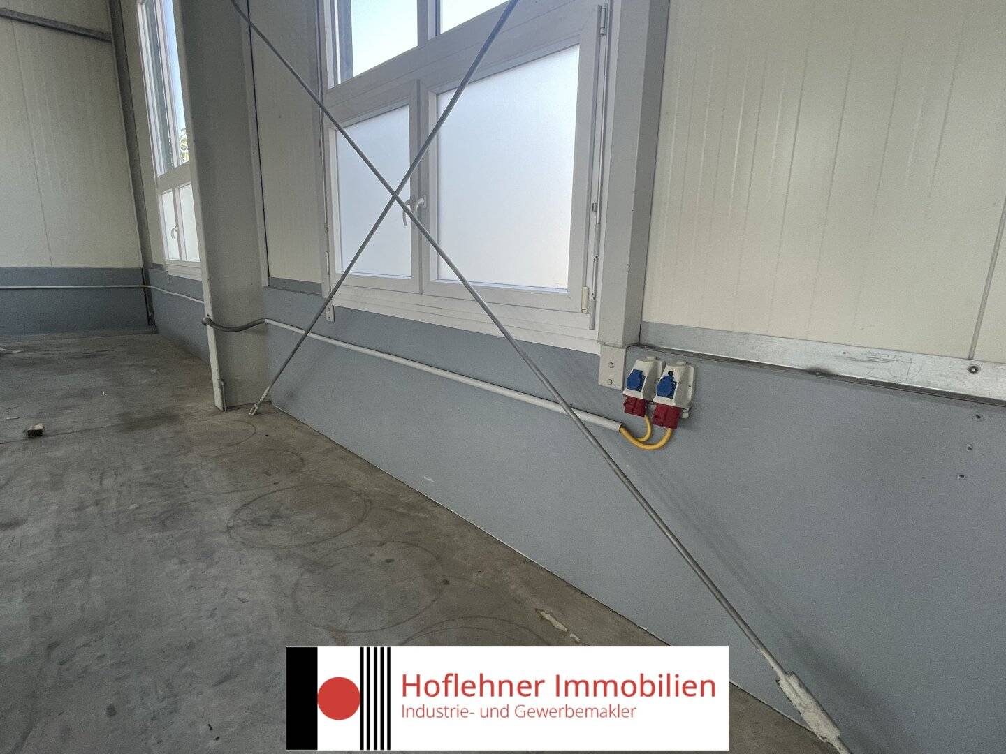 466m2 Halle | 150m2 Büro | 3 Stellplätze inklusive | Baujahr 2023