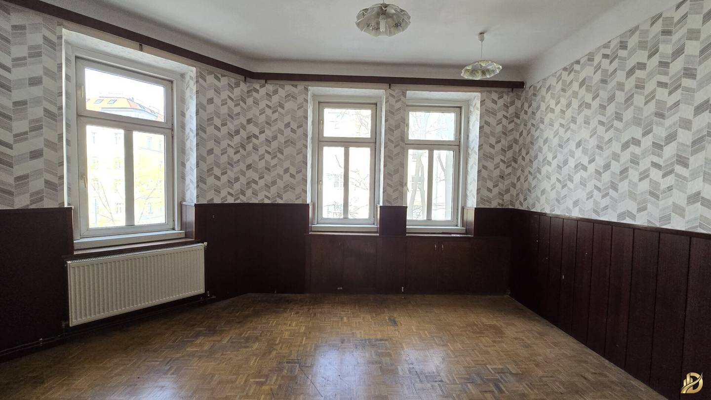 Sanierungsbedürtige Wohnung mit ca. 51,75m² 2 Zimmer.