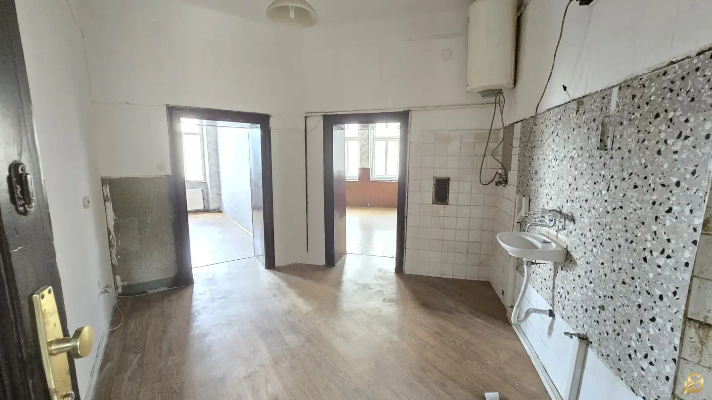 Sanierungsbedürtige Wohnung mit ca. 51,75m² 2 Zimmer.