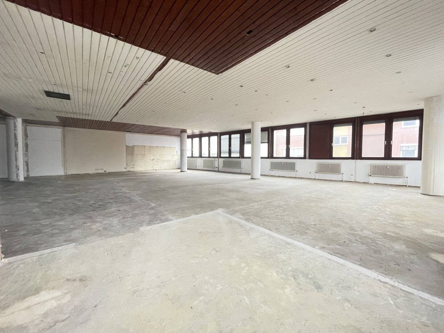 *provisionsfrei* 1.000m2 großteils bestandsfreies Büro-/Produktions-/Werkstattgebäude in 1120 Wien, großzügige Aufstockung möglich (+8,5m)