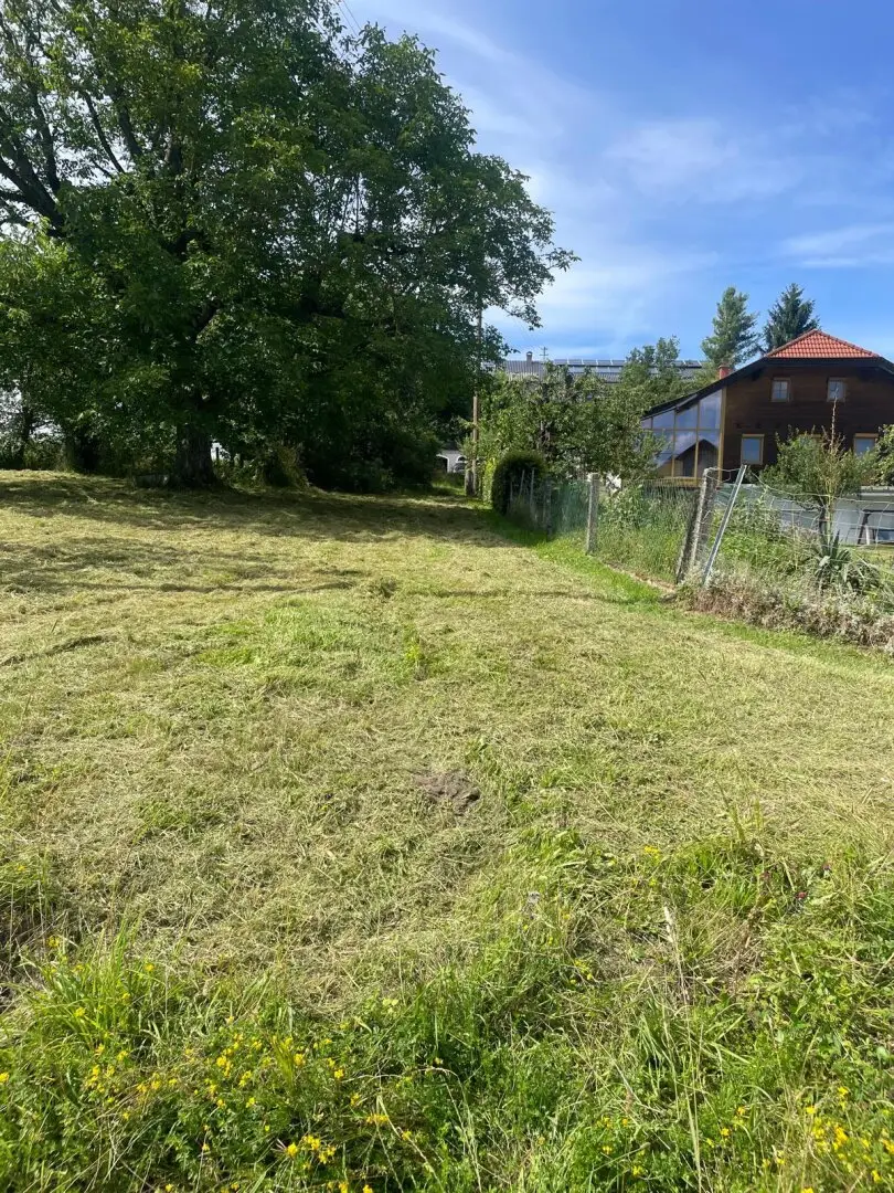 Traumgrundstück ca. 723m² in Grolzham, ohne BAUZWANG – Eigenheim mit Grünblick!