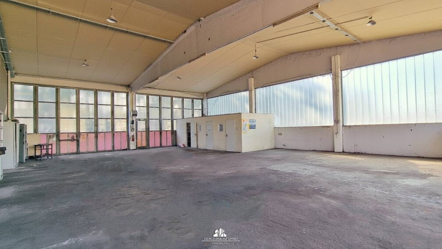 DEIN ZUHAUSE präsentiert: Gewerbehalle mit großer Freifläche in Neukirchen an der Vöckla