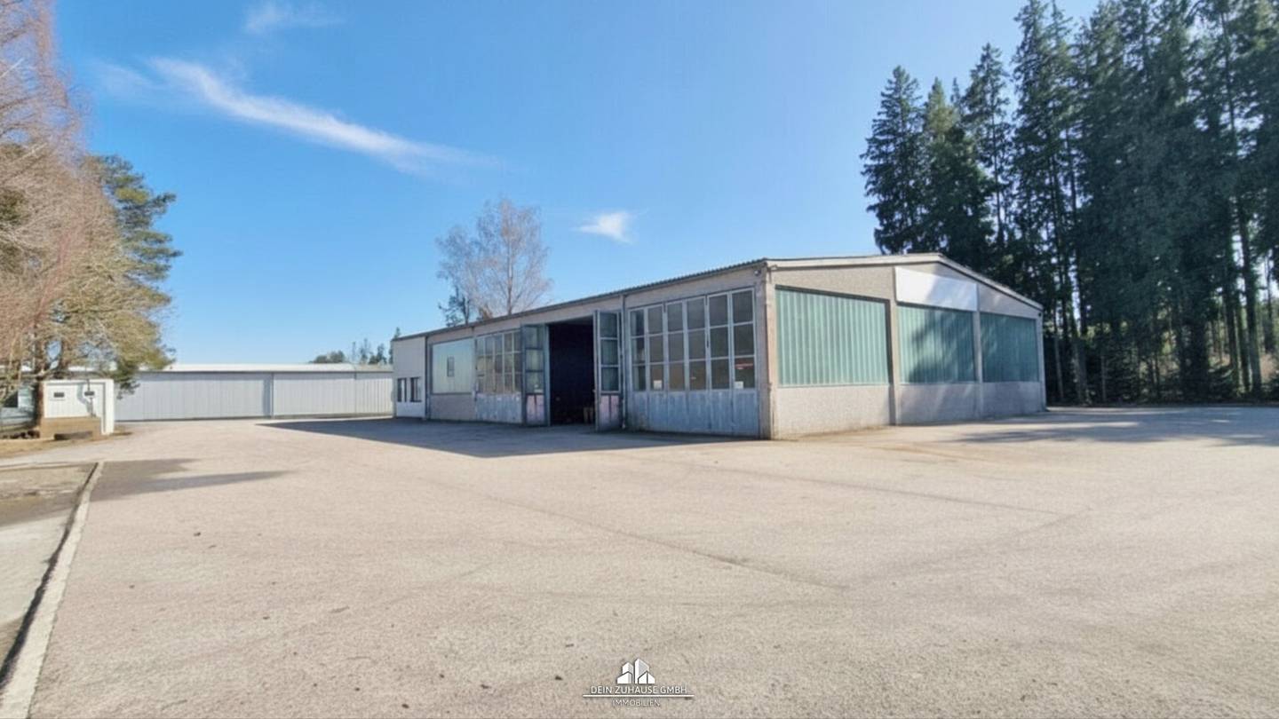 DEIN ZUHAUSE präsentiert: Gewerbehalle mit großer Freifläche in Neukirchen an der Vöckla