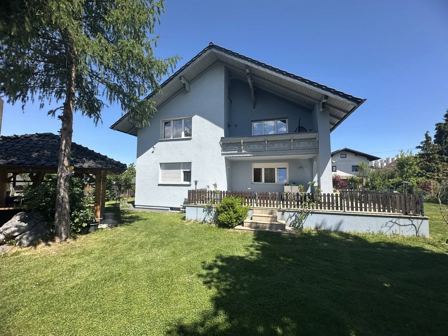 Mehrfamilienhaus in Gmunden mit großem Garten, Balkon, 2 Garagen – ca.180m²,und  ca.9,5 Zimmer!