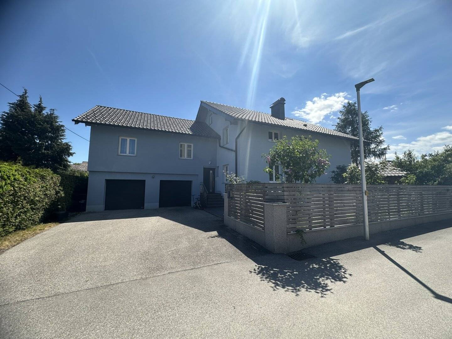 Mehrfamilienhaus in Gmunden mit großem Garten, Balkon, 2 Garagen – ca.180m²,und  ca.9,5 Zimmer!