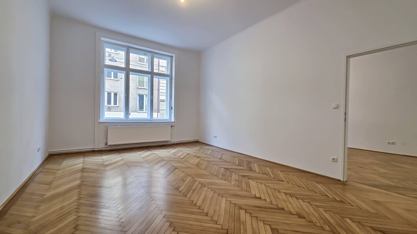 Generalsaniertes Altbaubüro auf 3 Etagen in 1070 Wien mit Terrassenfläche