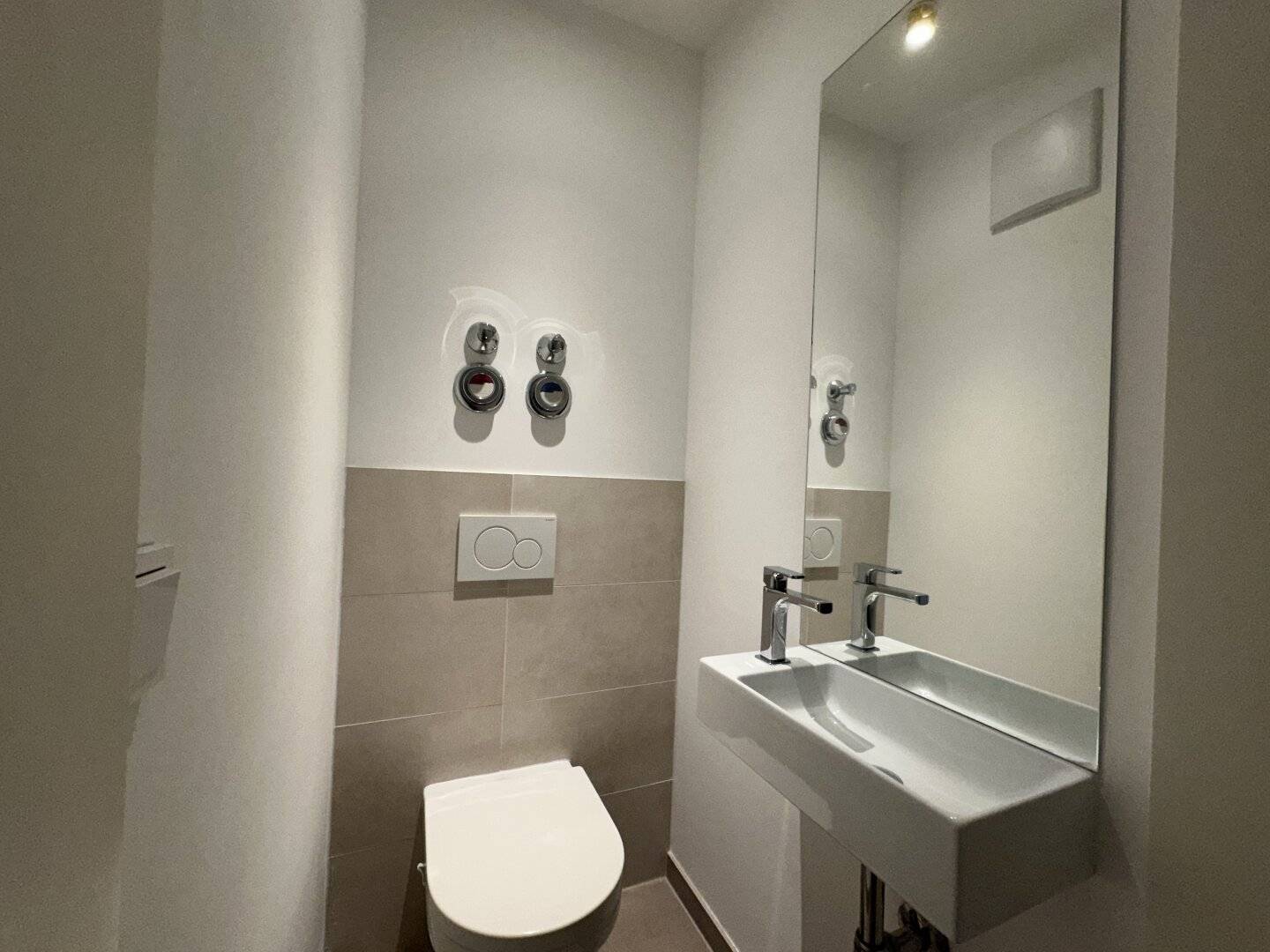 Neuwertige Erdgeschoßwohnung 23. Bezirk: Stilvoll, modern und komfortabel - mit Gemeinschaftsgarten und Tiefgarage