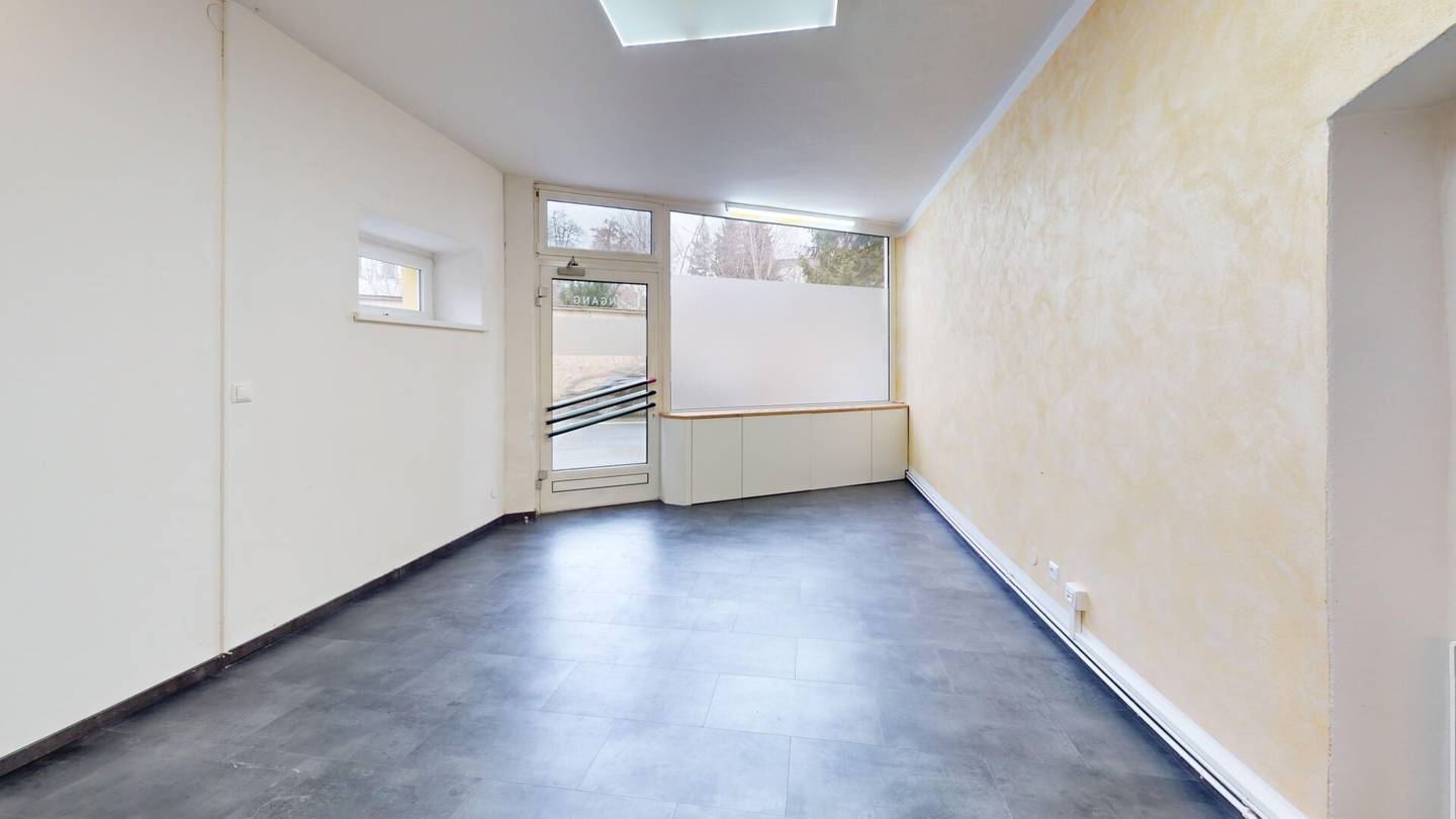 Raum für Ideen: Modern ausgestattetes Büro mit flexibler Nutzung & Parkplätzen