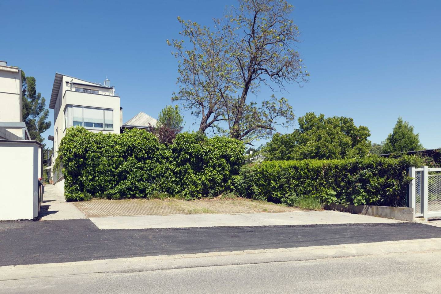 Ästhetisches architektonisch Naturjuwel am Fuße des Wilhelminenbergs – außergewöhnliche Maisonette mit Privatgarten und Schwimmbiotop