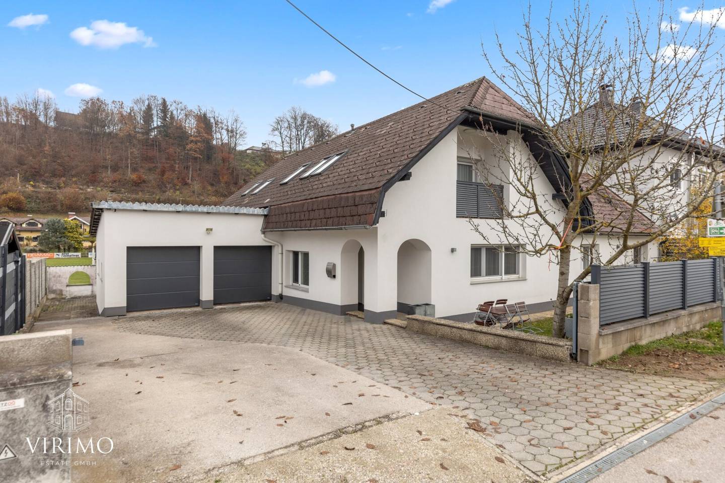 Raumwunder in Laakirchen: Großzügiges Wohnhaus mit Garten, Doppelgarage & vielseitigen Nutzungsmöglichkeiten