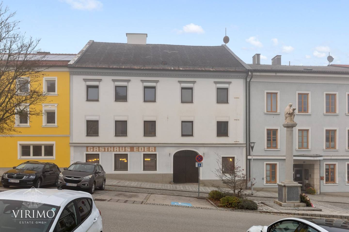 Historic multi-family house at the market square in Haag am Hausruck – 4 apartments, commercial space &amp; development potential