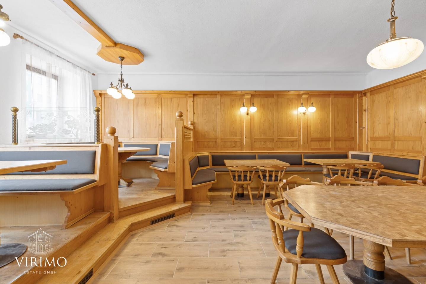 Seltene Investmentchance am Marktplatz von Haag am Hausruck! Mehrfamilienhaus mit 4 Wohnungen & Gewerbefläche – das perfekte Investment