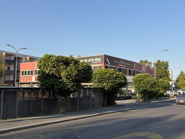 Flexible Büro-oder Praxisfläche mit 160m2, individueller Ausbau nach Mieterwunsch durch den Eigentümer, Parkplätze, Klimatisierung, Repräsentativer Standort, Attraktiver Mietpreis mit € 6,00/m2, PROVISIONSFREI