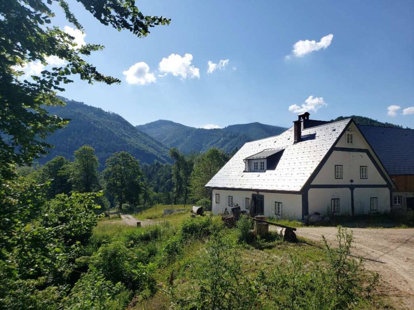 Herrschaftliches Landgut mit 150 ha Garten/Forst