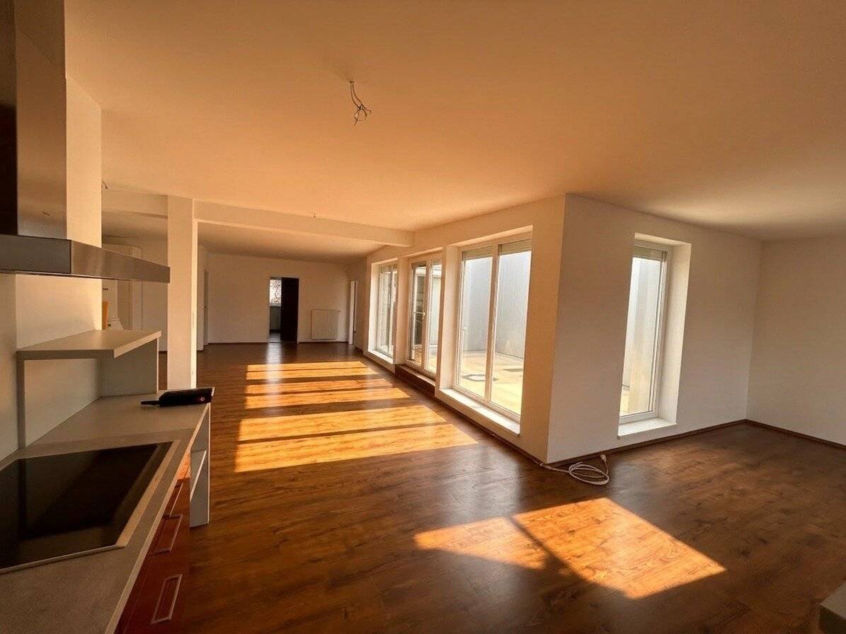 Traumhafte Dachgeschoßwohnung in Lenzing - 151 m² + 24m² Atrium, 4 Zimmer, Balkon & Garage!