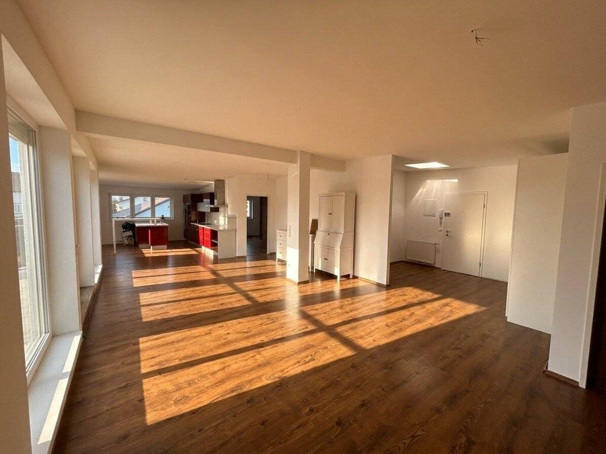 Traumhafte Dachgeschoßwohnung in Lenzing - 151 m² + 24m² Atrium, 4 Zimmer, Balkon & Garage!