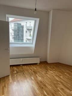 Bright, very centrally located 3 room apartment of which two bedrooms 1 living dining area with kitchenette cellar elevator with Schlossberg view barrier-free near Südtirolerplatz