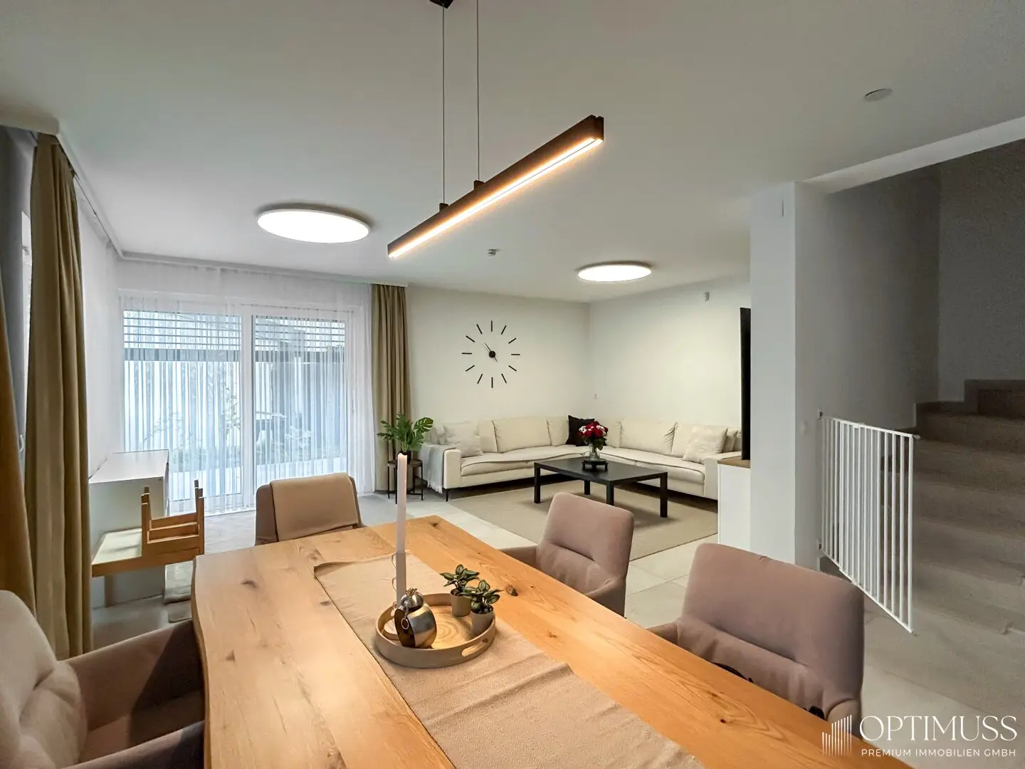 Moderne Doppelhaushälfte mit Terrasse, Pool , Garten & hochwertiger Ausstattung - Exklusives Wohnen in Gerasdorf !