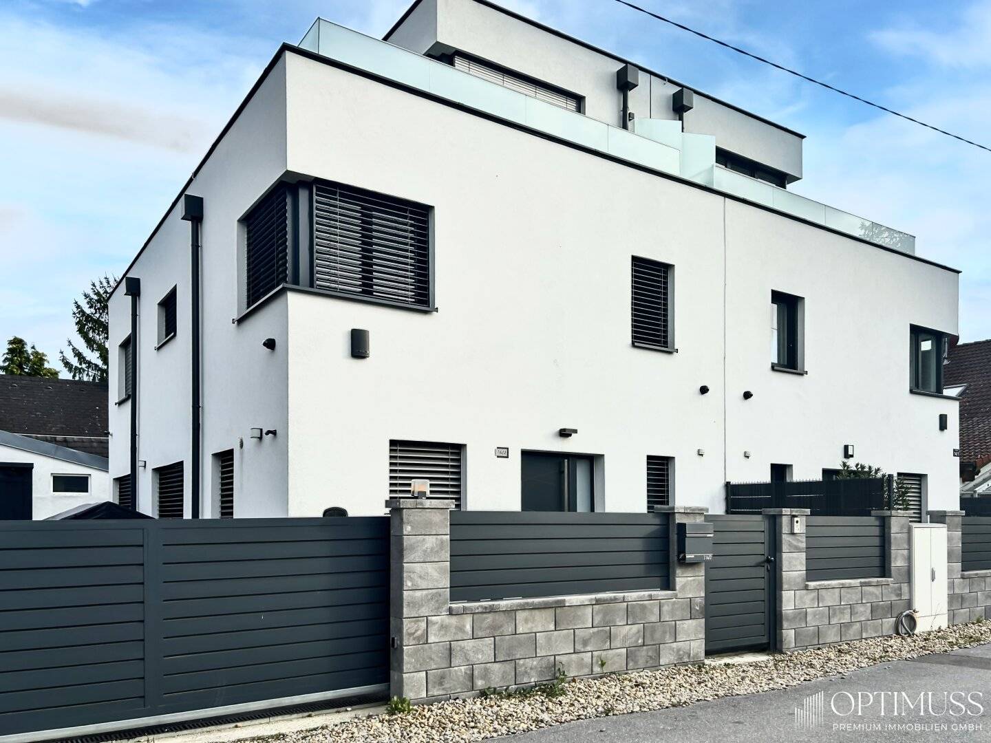 Moderne Doppelhaushälfte mit Terrasse, Pool , Garten & hochwertiger Ausstattung - Exklusives Wohnen in Gerasdorf !