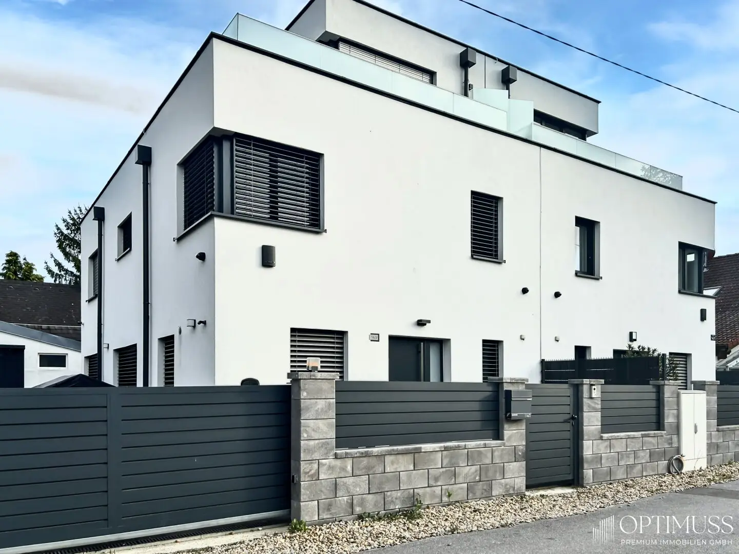Moderne Doppelhaushälfte mit Terrasse, Pool , Garten & hochwertiger Ausstattung - Exklusives Wohnen in Gerasdorf !