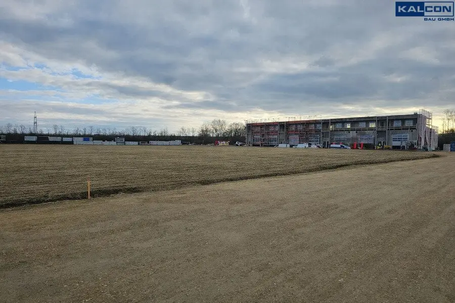 Gewerbetreibende aufgepasst! Großzügige Freiflächen / Lagerflächen ab 300m² zu mieten!