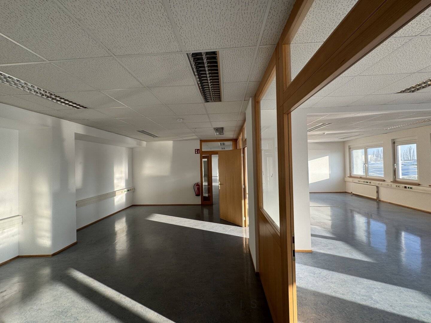 399 m² Büro in Wiener Neudorf | Parkplätze verfügbar | Nähe A2