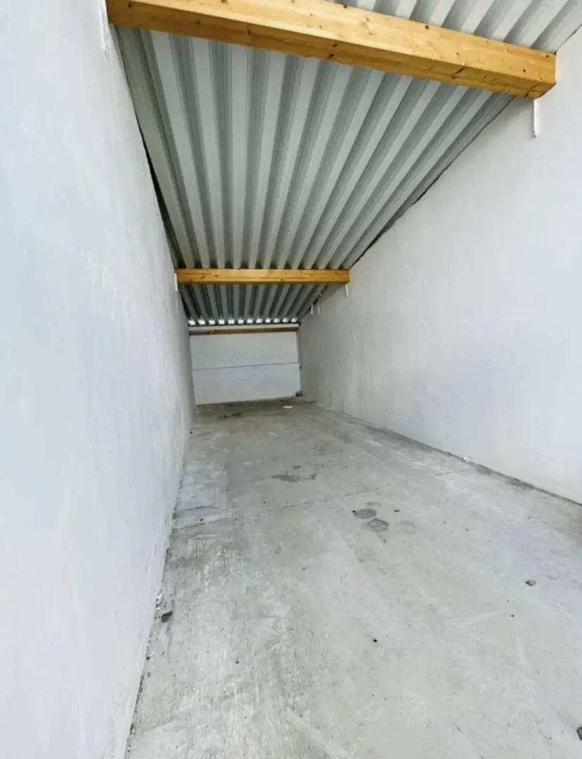Cold hall, cold storage, parking space approx. 42 m² (XH14) COMMISSION-FREE