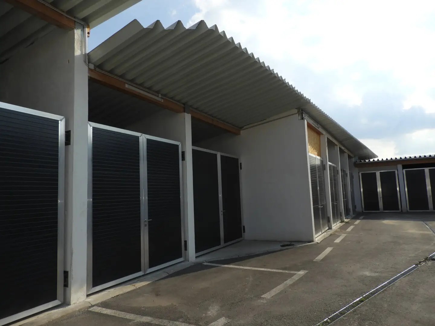 Cold hall, cold storage, parking space approx. 42 m² (XH14) COMMISSION-FREE