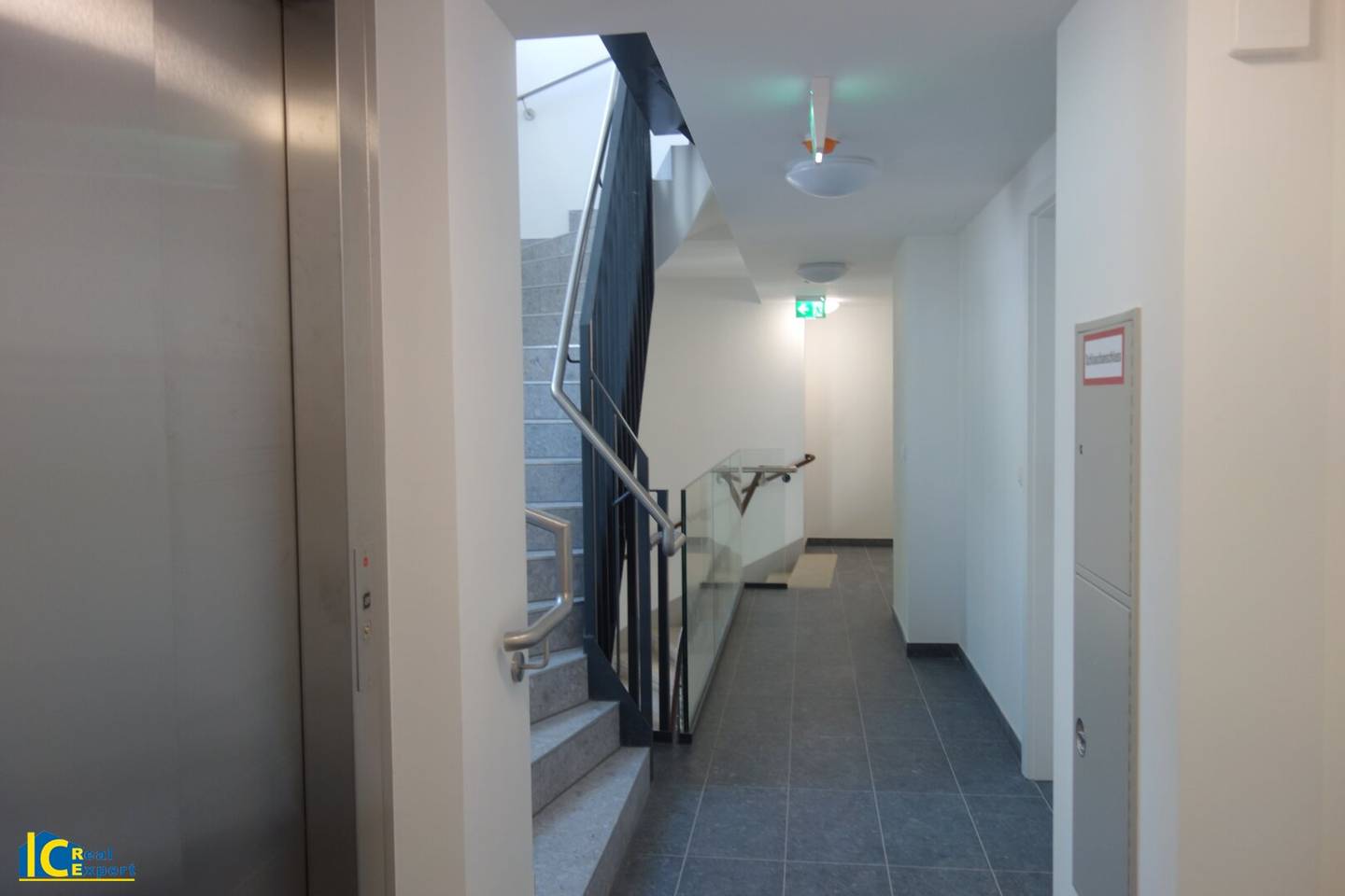 Tolle 3 Zimmer Dachgeschoß Wohnung mit Loggia in 1050 Wien - 103,56m²